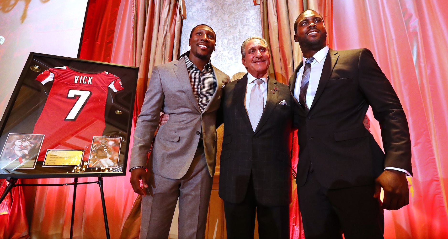 Photos: Falcons honor retirements of Michael Vick, Roddy White