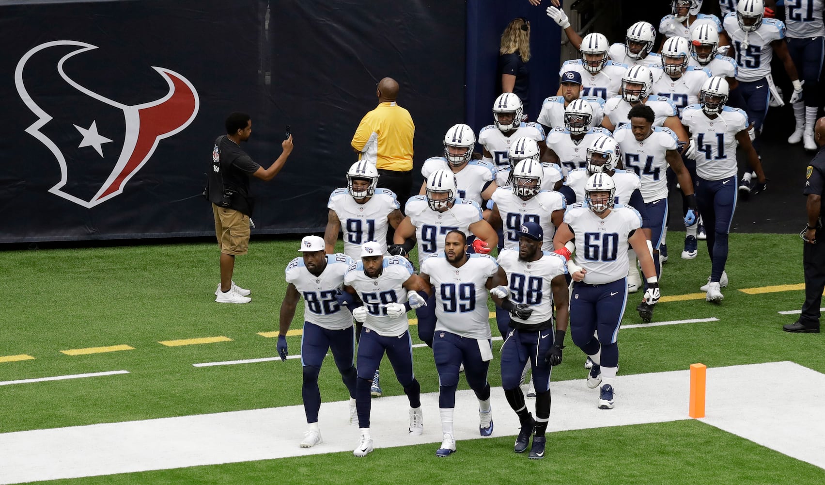 Photos: NFL national anthem protests continue