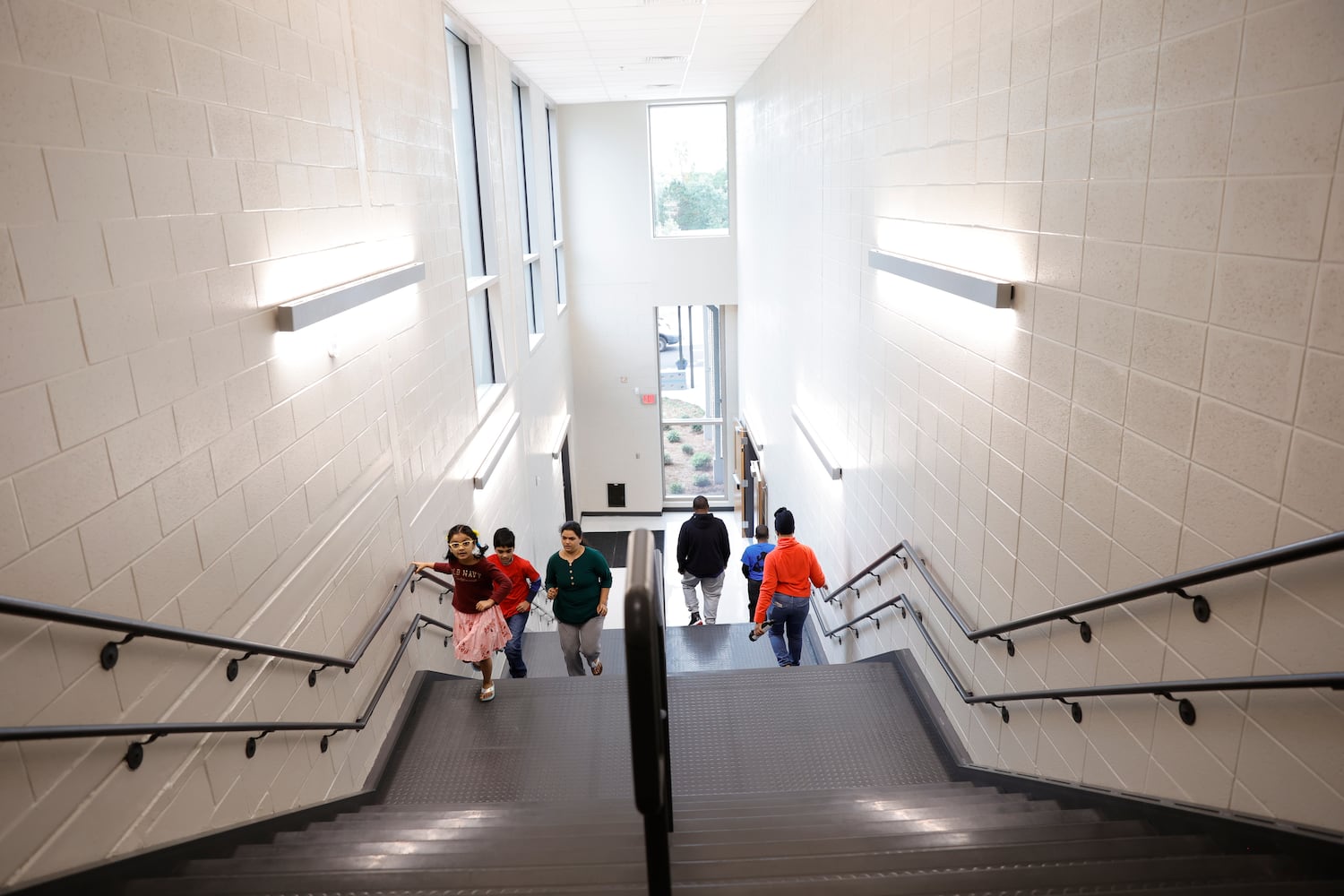 Parents and students walk along one of the stairwells at Eastvalley Elementary School in Marietta on Monday, Oct. 16, 2023. (Natrice Miller/ Natrice.miller@ajc.com)