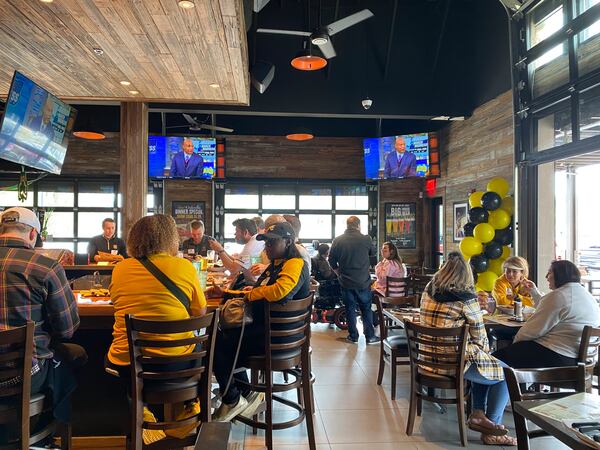 Kennesaw State University basketball fans gather at Miller's Ale House in Kennesaw for an alumni watch party on Friday, March 17, 2023. VANESSA McCRAY/vanessa.mccray@ajc.com