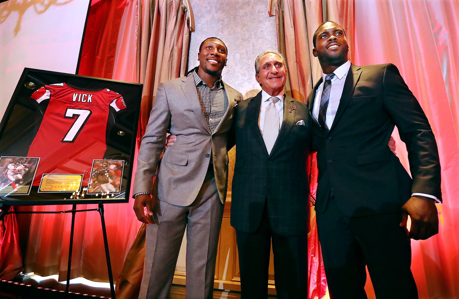 Photos: Falcons honor retirements of Michael Vick, Roddy White