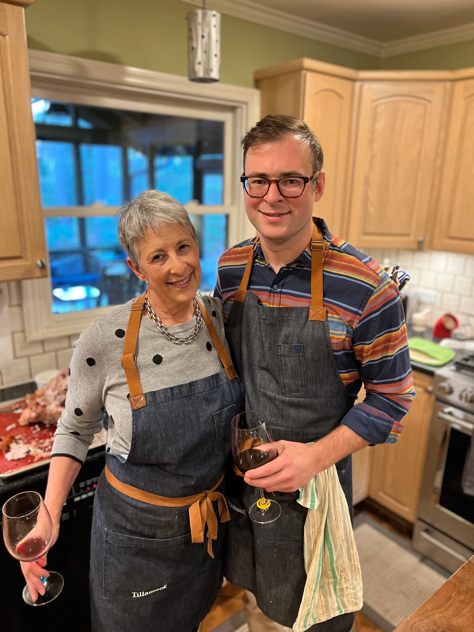 AJC reporter and dining critic Henri Hollis and his mother, Harriett Hollis, wear matching aprons for Thanksgiving 2021. Courtesy of Henri Hollis