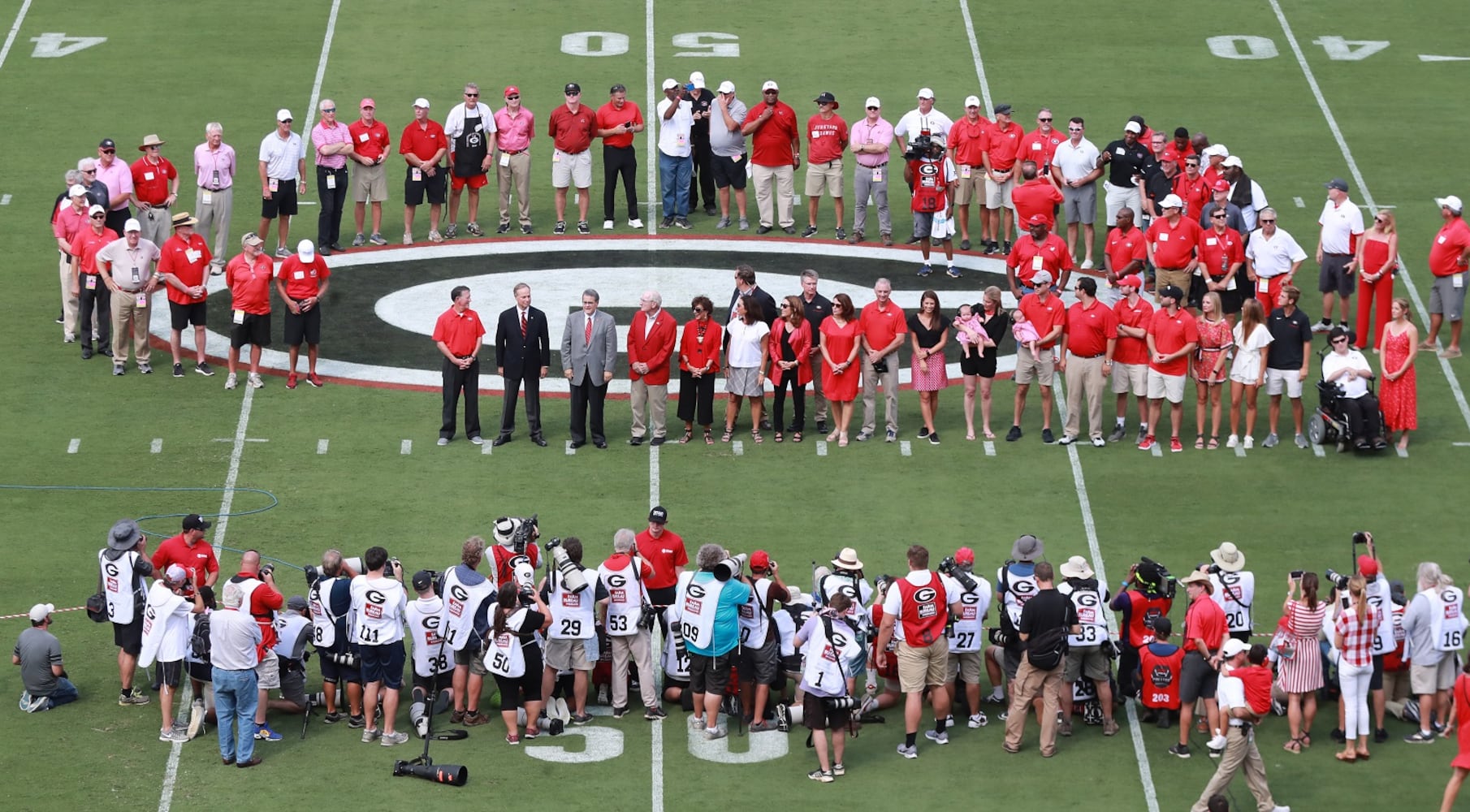 Photos: Bulldogs honor legendary coach Vince Dooley