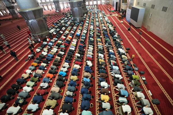 Indonesian muslims pray during the first day the holy fasting month of Ramadan at Istiqlal mosque in Jakarta, Indonesia, Saturday, March 1, 2025. (AP Photo/Achmad Ibrahim)