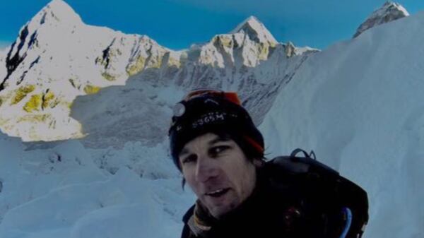 Ryan Sean Davy took a selfie  of himself as he attempted to climb Mt. Everest.