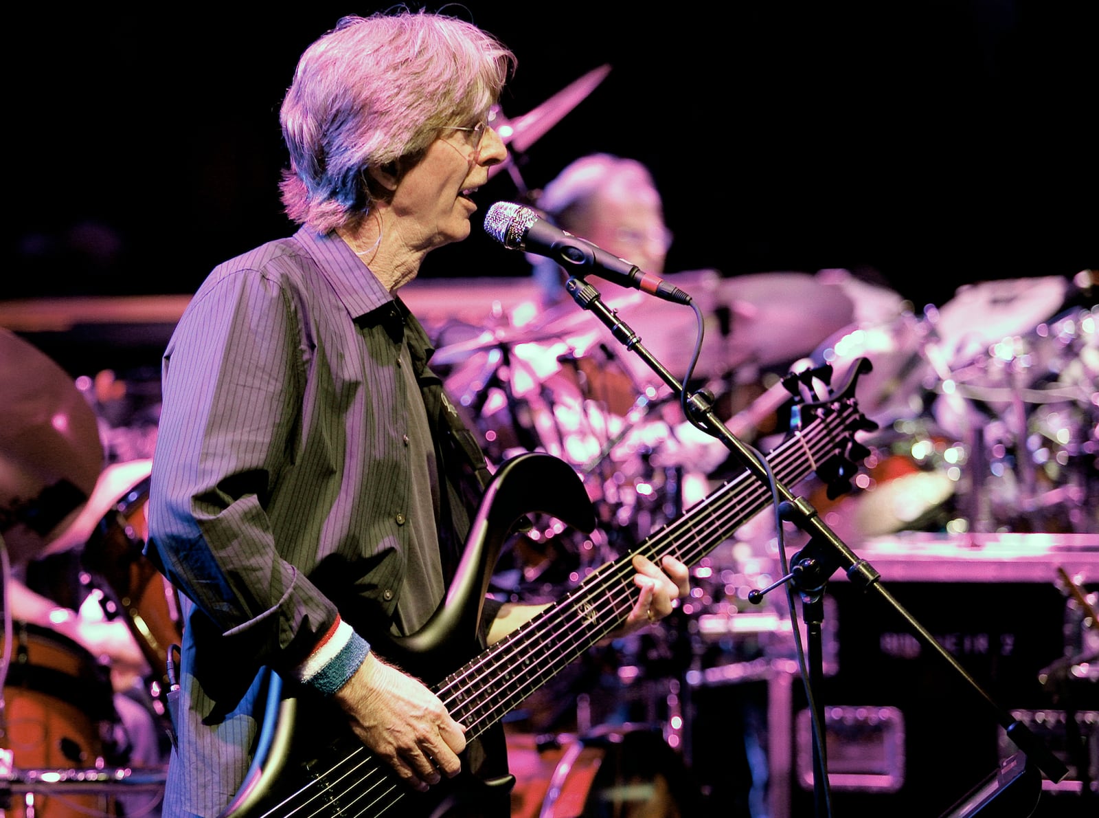 FILE - Phil Lesh performs with The Dead, at the Forum in the Inglewood section of Los Angeles, on May 9, 2009. Lesh, a founding member of the Grateful Dead, died Friday, Oct. 25, 2024, at age 84. (AP Photo/Richard Vogel, File)