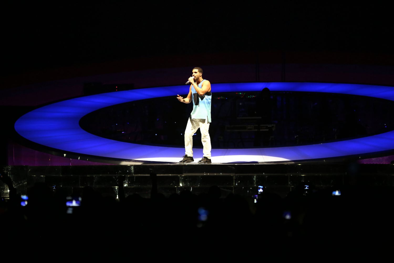 Rapper performs to sold-out crowd in Atlanta