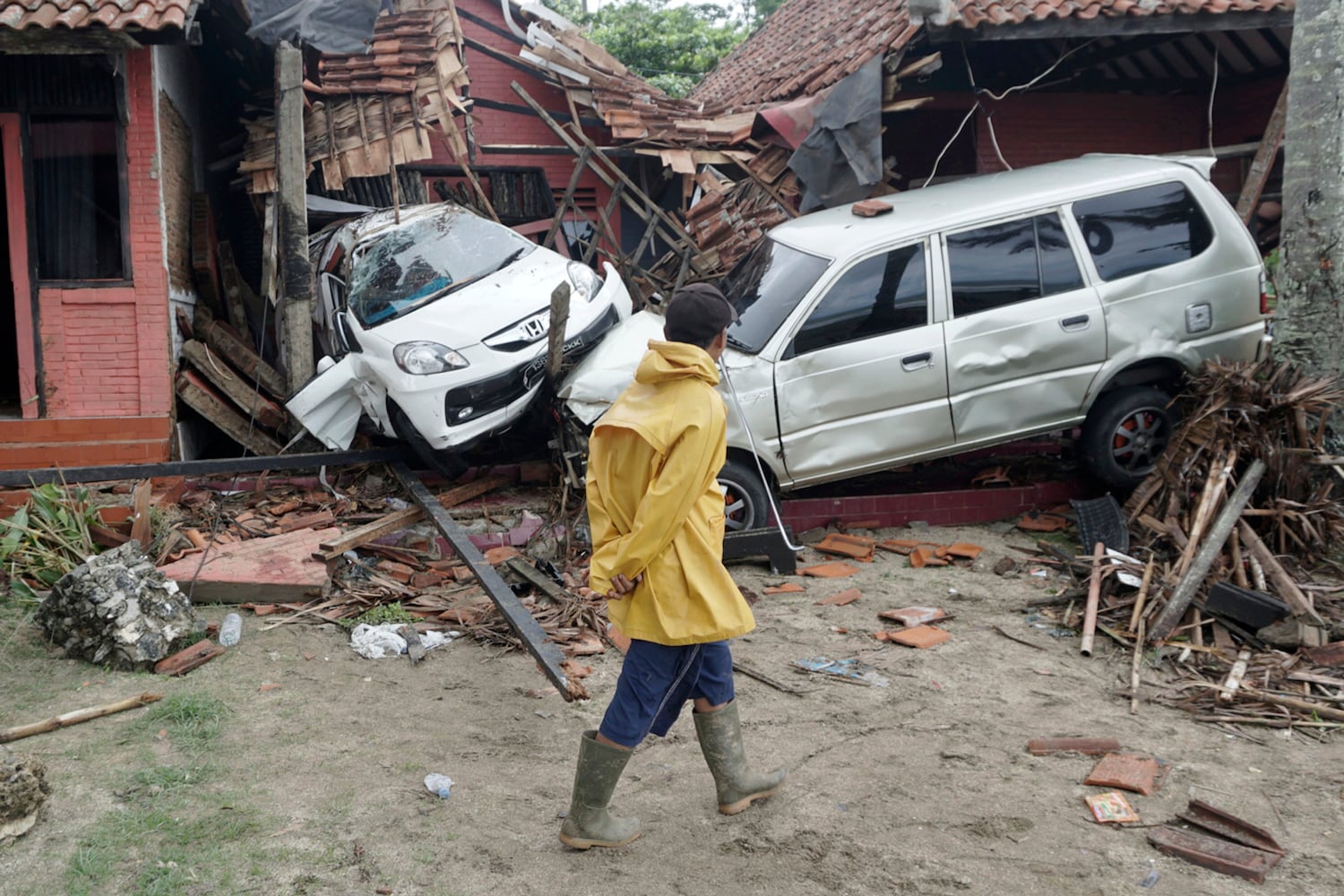 Photos: Tsunami devastates Indonesia