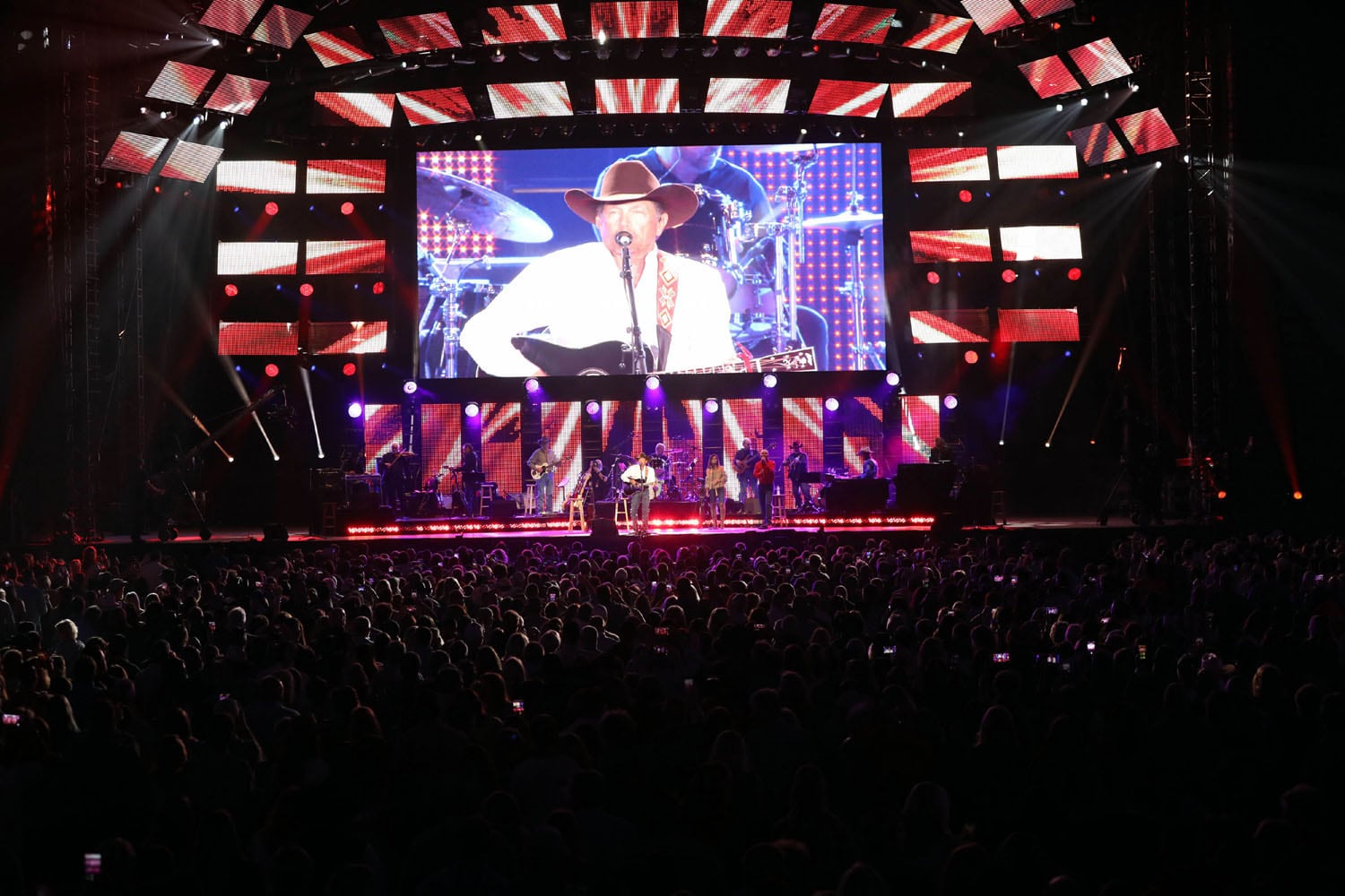 PHOTOS: George Strait, Chris Stapleton deliver country hits at Mercedes-Benz Stadium