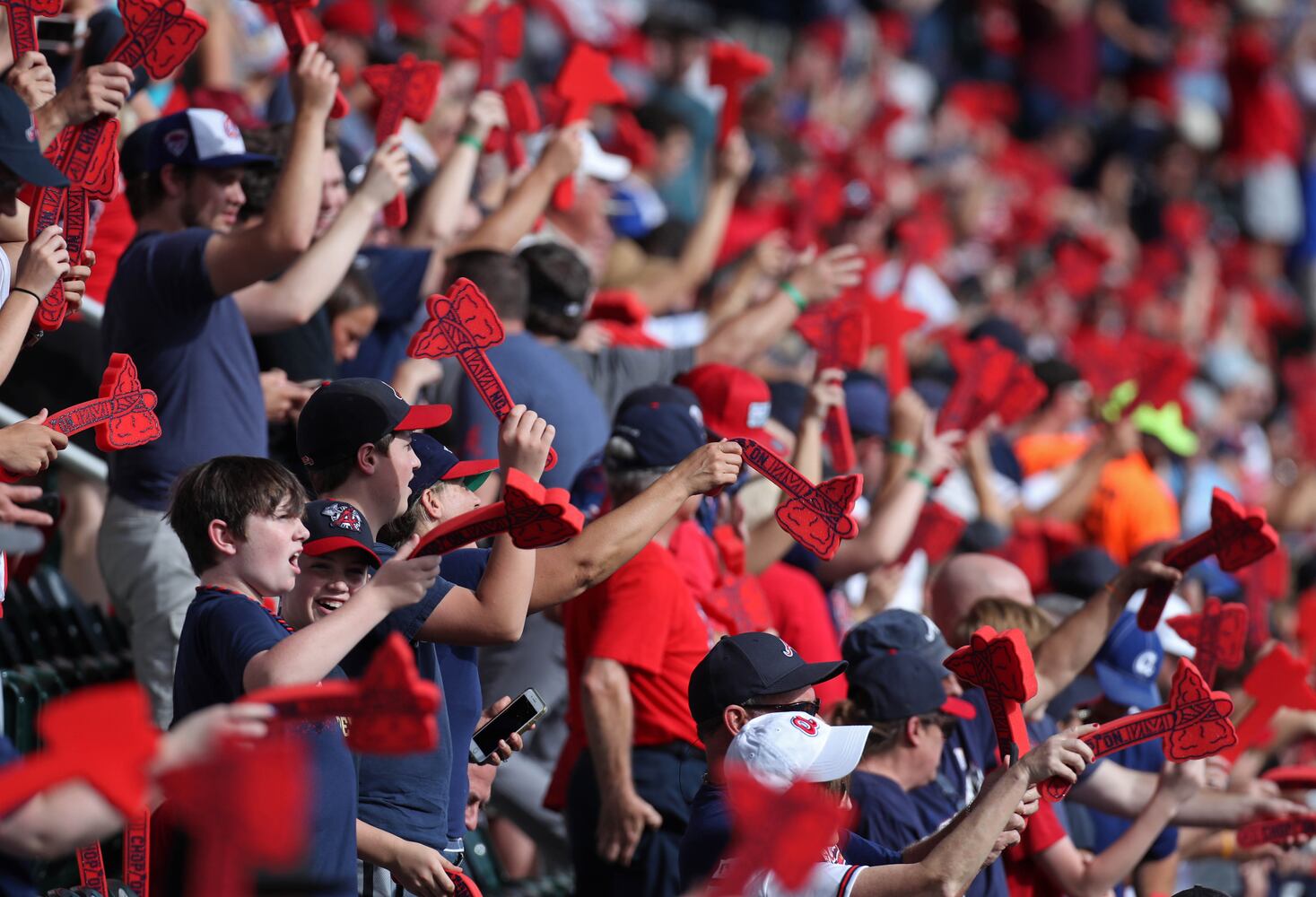 Photos: Braves, Dodgers meet in Game 4 of National League Division Series