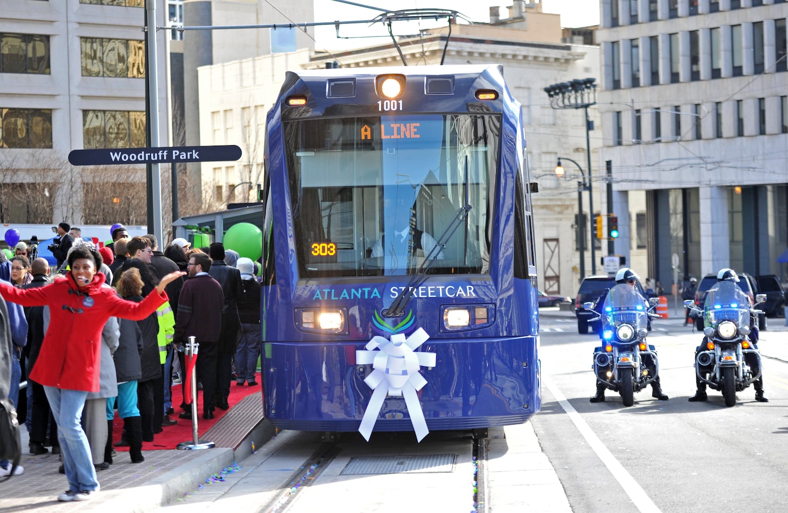 Atlanta streetcar takes its first ride