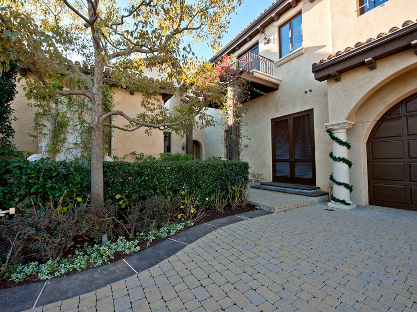 Beverly Park estate includes theater, outdoor kitchen, sports court