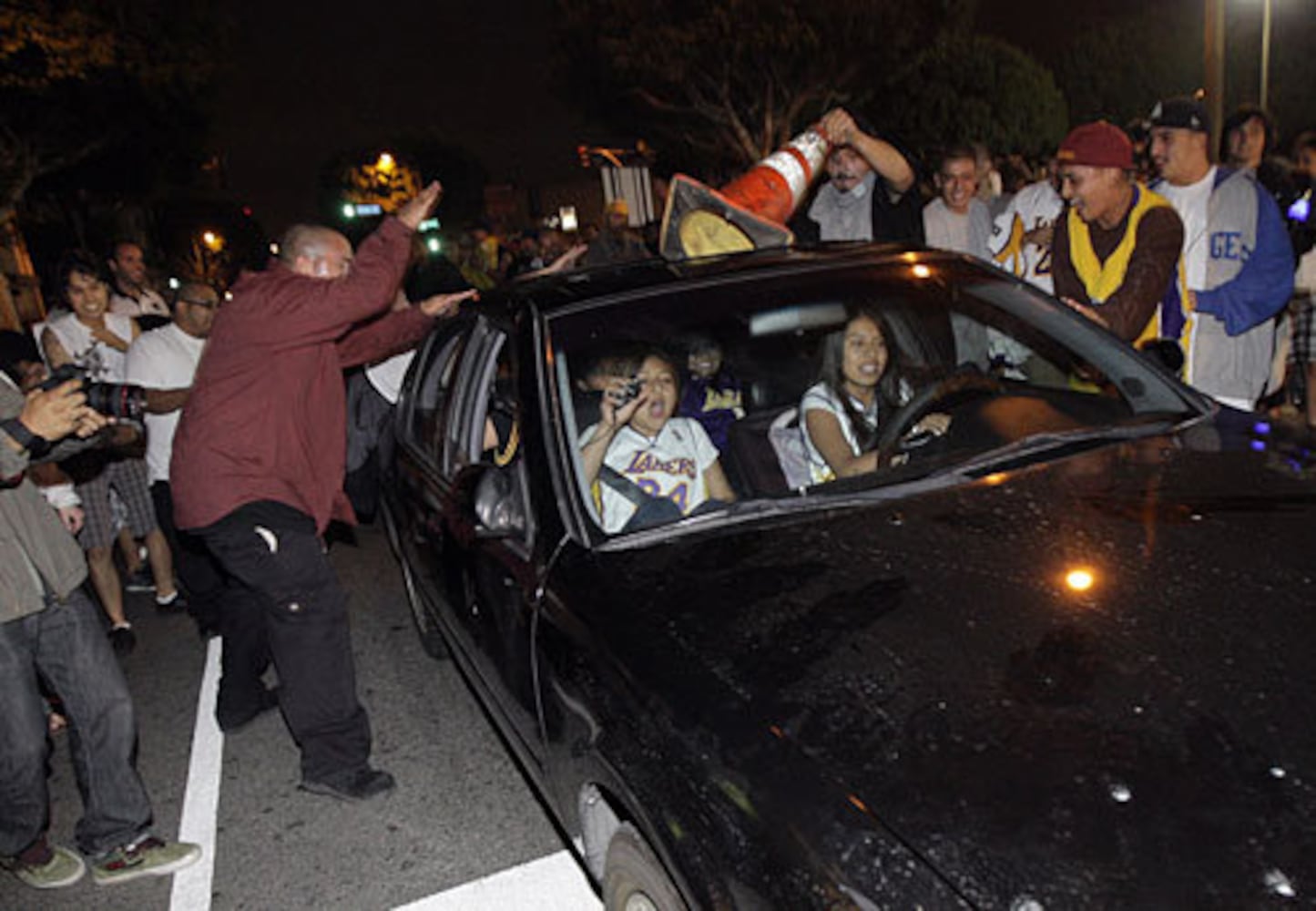 Lakers fans riot in L.A. after NBA title