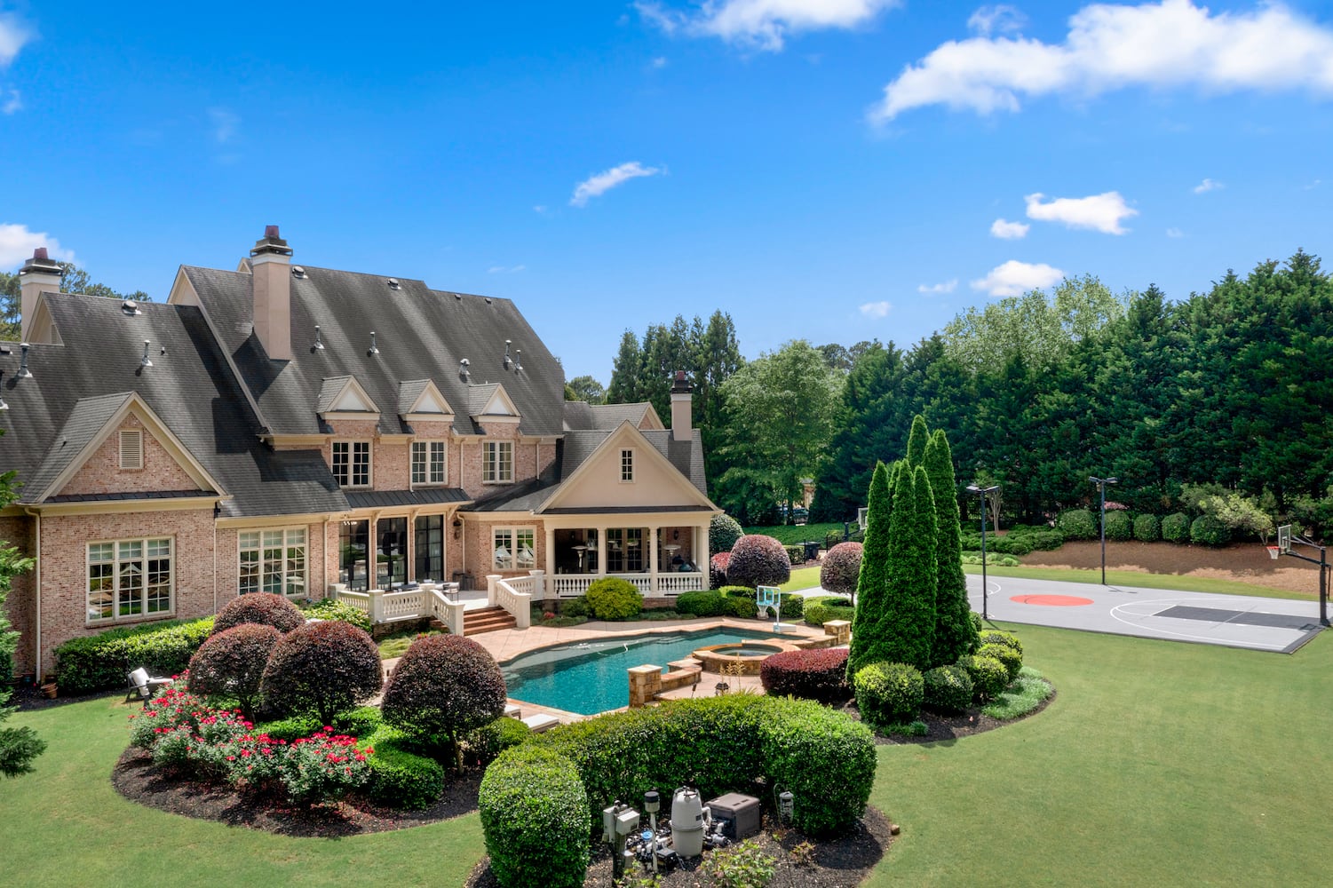 Super Bowl champ lists $5m Georgia mansion over 6x larger than most homes