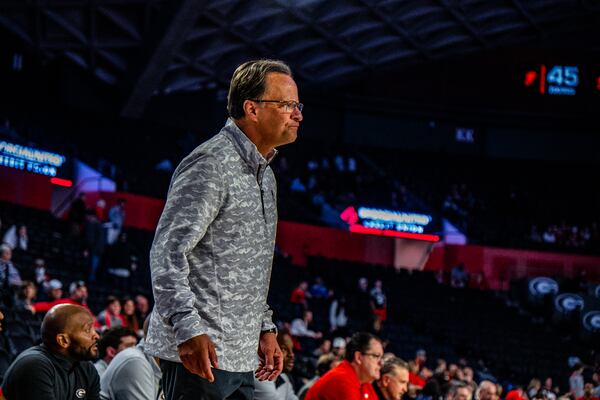 Georgia coach Tom Crean directs his team. (Photo by Jack Casey / UGA Athletics)