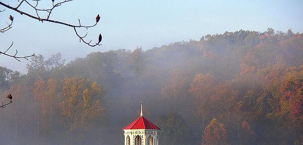 When the leaves turn color in Georgia, a drive to Hardman Farm State Historic Site allows leaf peepers to enjoy the autumn colors on the drive and at their destination.