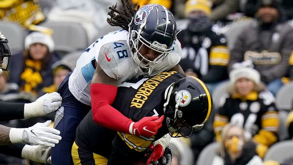 Tennessee Titans linebacker Bud Dupree sacks Pittsburgh Steelers quarterback Ben Roethlisberger in the third quarter, Sunday, Dec. 19, 2021, at Heinz Field in Pittsburgh. (Matt Freed/Pittsburgh Post-Gazette/TNS)