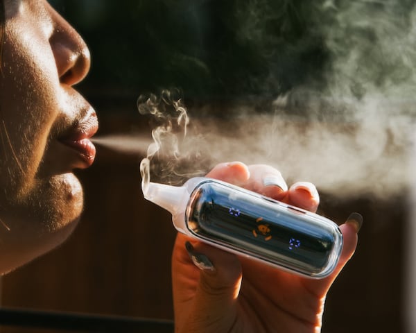  A person vaping in New York, July 7, 2024. Millions of Americans use e-cigarettes — there’s little research into how to help them stop. (Justin J Wee/The New York Times) 