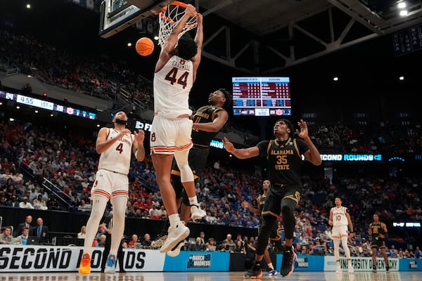 Auburn center Dylan Cardwell (44) dunks against Alabama State during the first half in the first round of the NCAA college basketball tournament, Thursday, March 20, 2025, in Lexington, Ky. (AP Photo/Brynn Anderson)