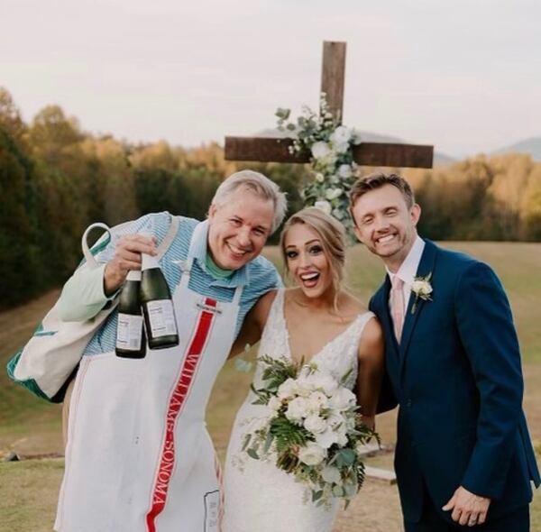 Jeff Elhoffer and Kaylyn Reinhold celebrate their outdoor wedding with celebrant, Eric Reinhold, the bride’s father. 
Courtesy of Dick Eydt / Photographer: Christian Garcia.