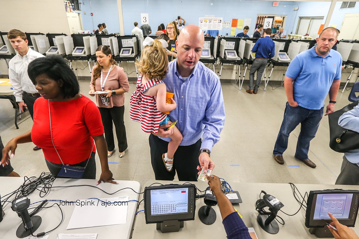 Photos: 6th District voters choose in runoff