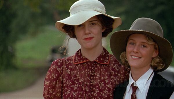 Mary-Louise Parker, left, and Mary Stuart Masterson, in scenes from "Fried Green Tomatoes." Images: Universal Pictures