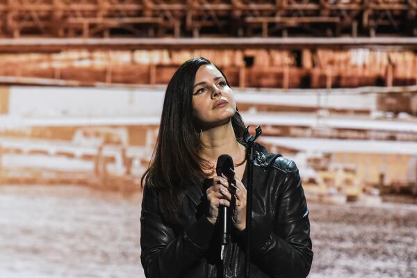 NEW YORK, NY - OCTOBER 30: The singer Lana Del Rey performs during an Apple launch event at the Brooklyn Academy of Music on October 30, 2018 in the Brooklyn borough of New York City. Apple debuted a new MacBook Pro, Mac Mini and iPad Pro. (Photo by Stephanie Keith/Getty Images)