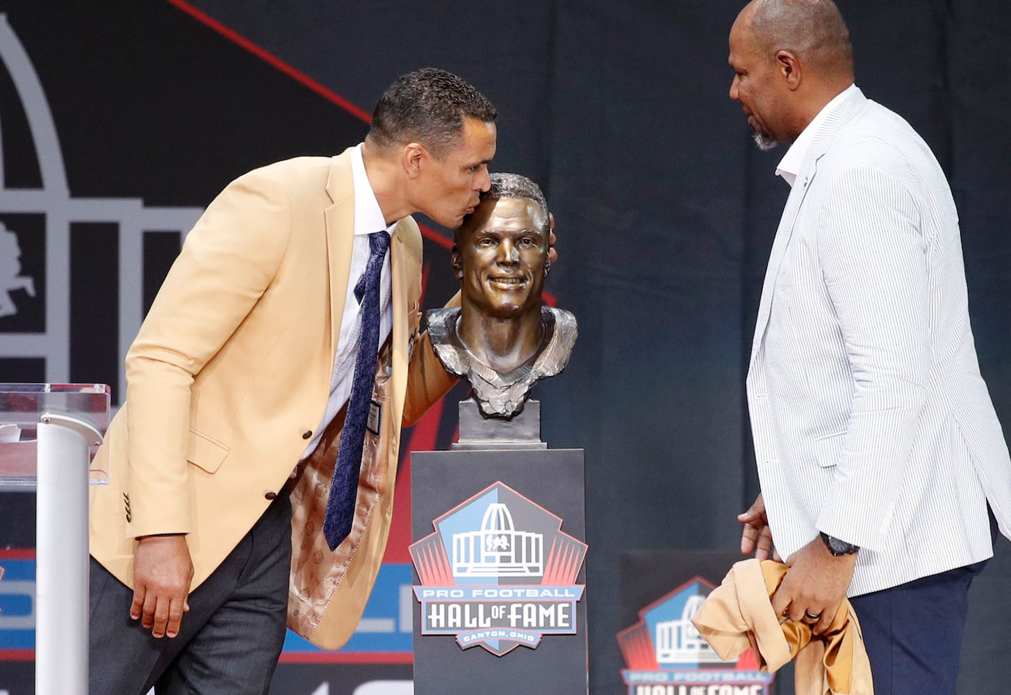 Photos: Tony Gonzalez, Champ Bailey enter Pro Football Hall of Fame