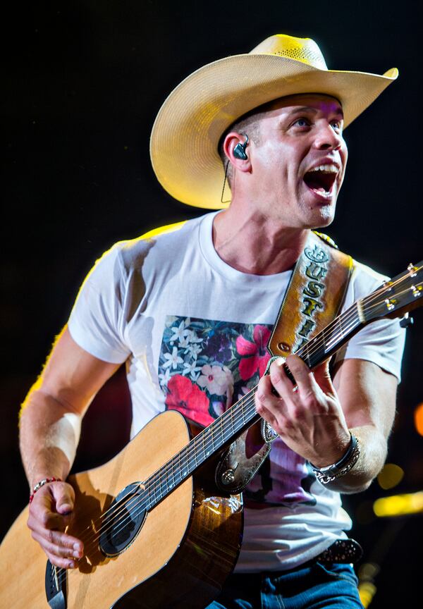 Dustin Lynch was on deck first. Photo: JONATHAN PHILLIPS / SPECIAL