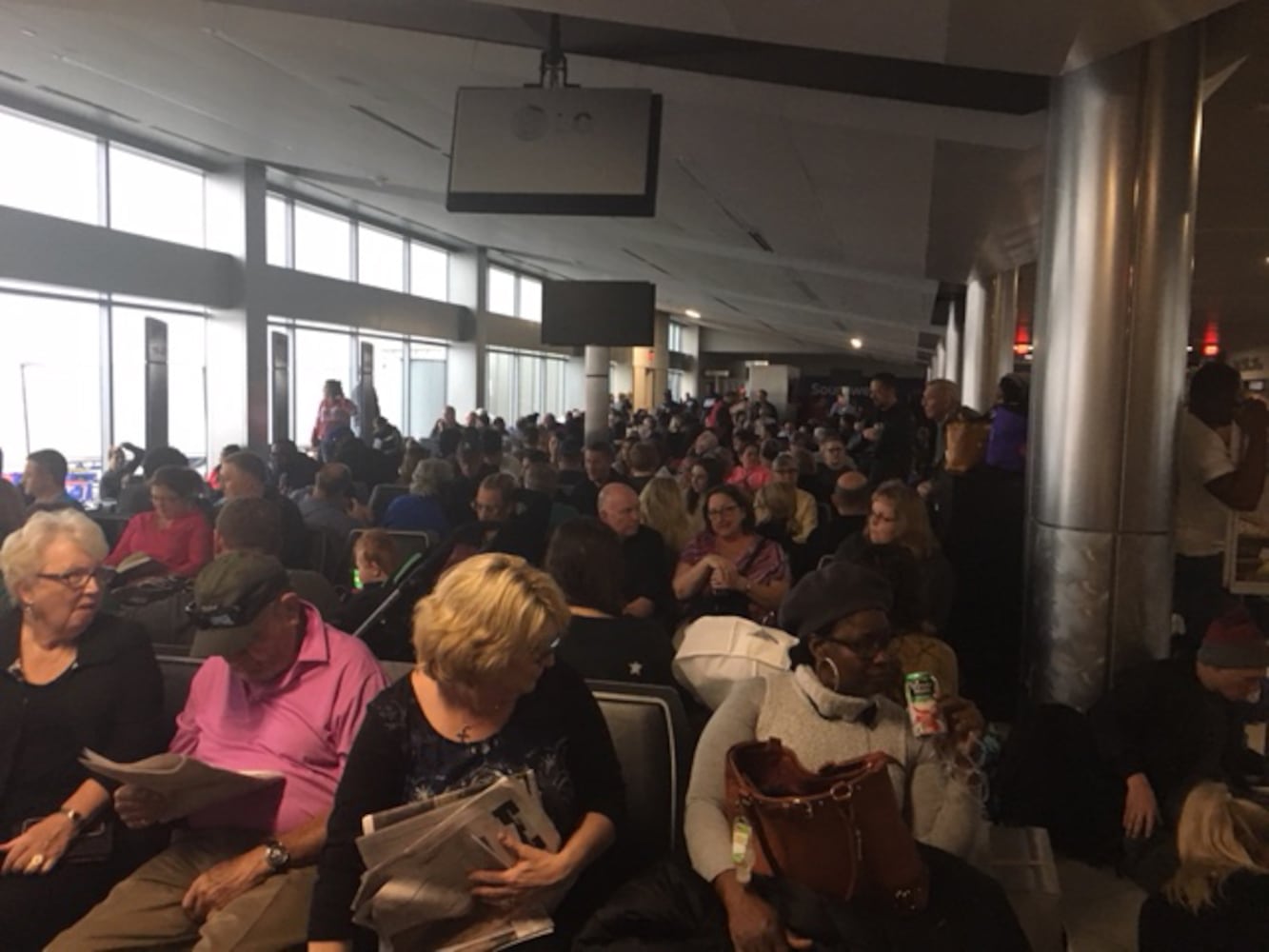 Photos: Power outage paralyzes Atlanta airport