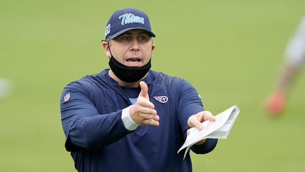 Tennessee Titans offensive coordinator Arthur Smith instructs his players during NFL football training camp Friday, Aug. 21, 2020, in Nashville, Tenn. (Mark Humphrey/AP)