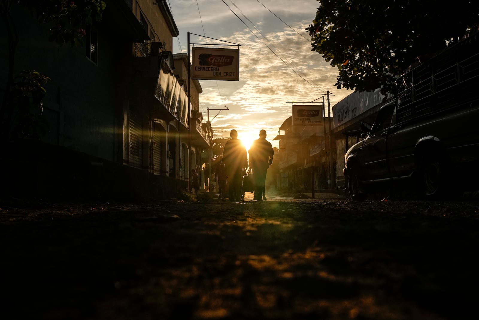 Honduran migrants walk toward the Suchiate River, which marks the border between Guatemala and Mexico, from Tecun Uman, Guatemala, Sunday, Oct. 27, 2024. (AP Photo/Matias Delacroix)