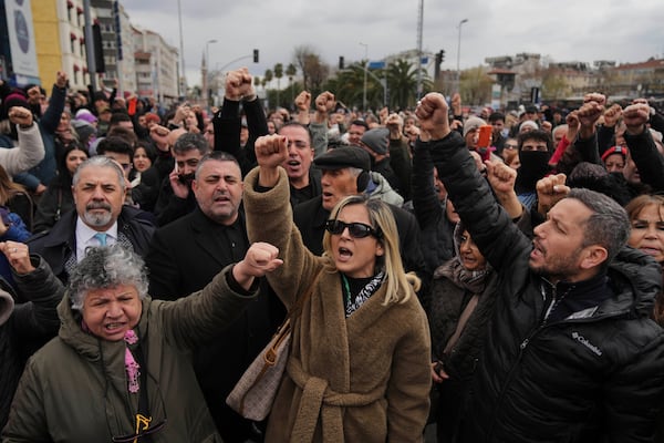 People chant slogans as they protest outside the Vatan Security Department, where Istanbul Mayor Ekrem Imamoglu is expected to be taken following his arrest in Istanbul, Turkey, Wednesday, March 19, 2025. (AP Photo/Francisco Seco)