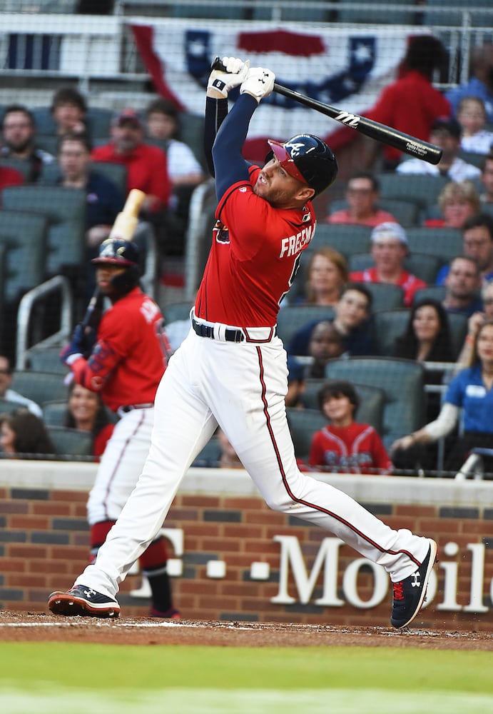 Photos: Braves break out red uniforms, host Marlins