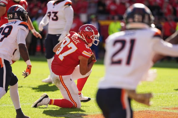 Kansas City Chiefs tight end Travis Kelce (87) catches a touchdown pass during the first half of an NFL football game against the Denver Broncos Sunday, Nov. 10, 2024, in Kansas City, Mo. (AP Photo/Charlie Riedel)