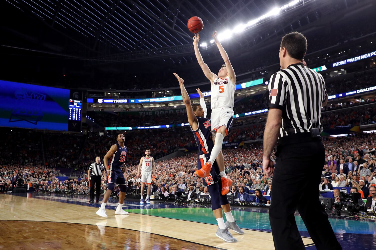 Photos: Did Auburn foul Virginia’s Kyle Guy?