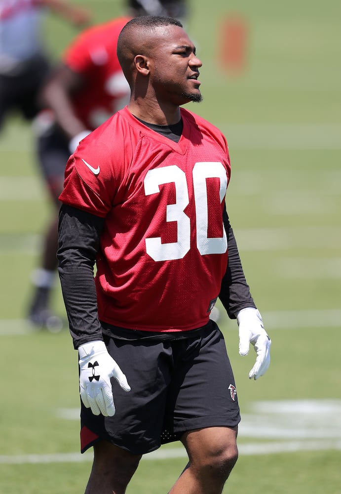 Photos: Falcons rookies hit the field at mini-camp