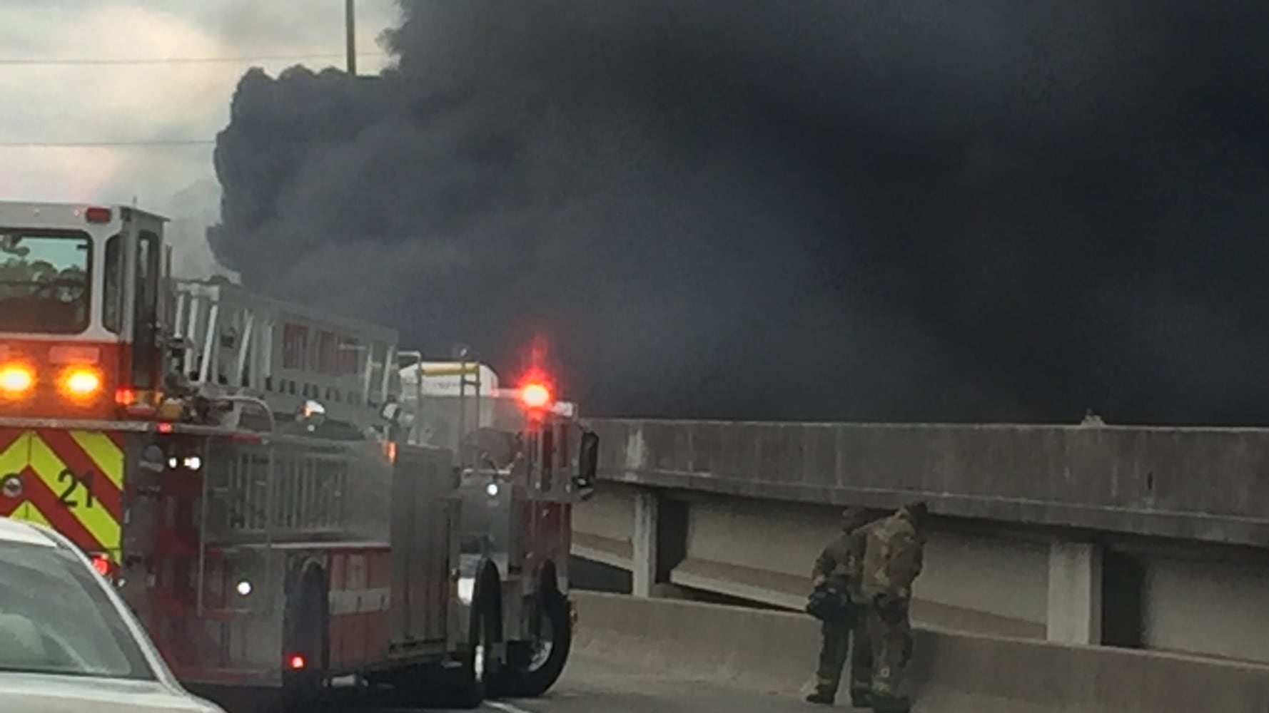 Interstate fire shuts I-85