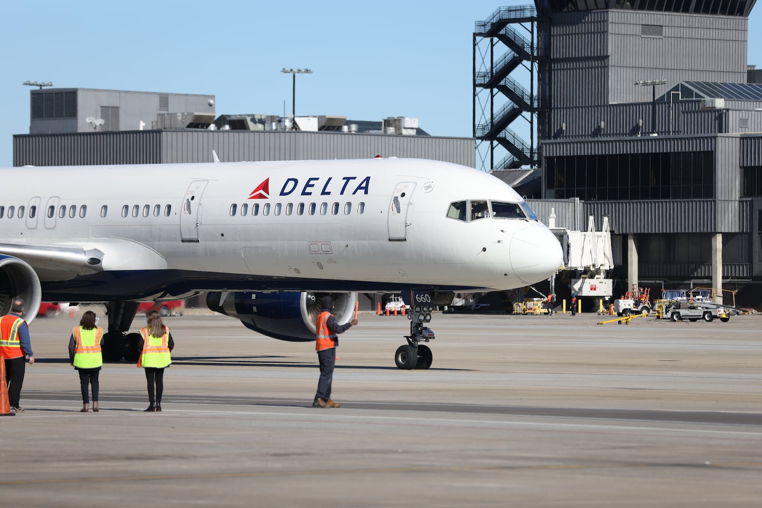 The Bulldogs arrived in Atlanta from Indiana after their 33-18 win against the Alabama Crimson Tide. Miguel Martinez for The Atlanta Journal-Constitution