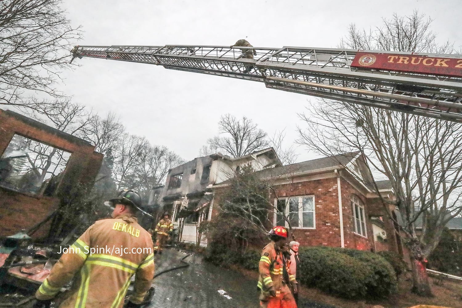 Crews extinguish massive fire that engulfed 3 Brookhaven homes