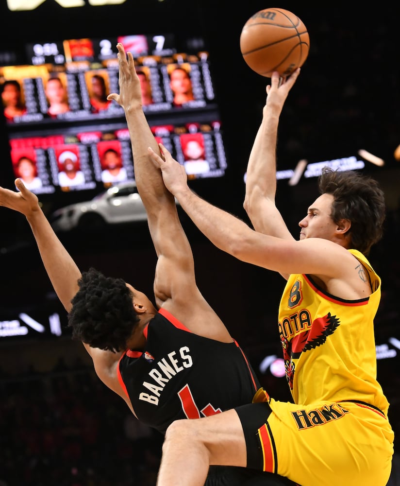 Hawks-Raptors photo