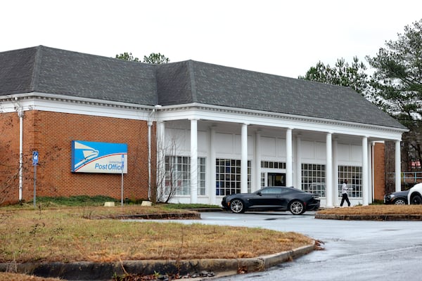 The U.S. Post Office on Dunwoody Village Parkway in Dunwoody is shown on Thursday, Jan. 19, 2023. Jason Getz / Jason.Getz@ajc.com)
