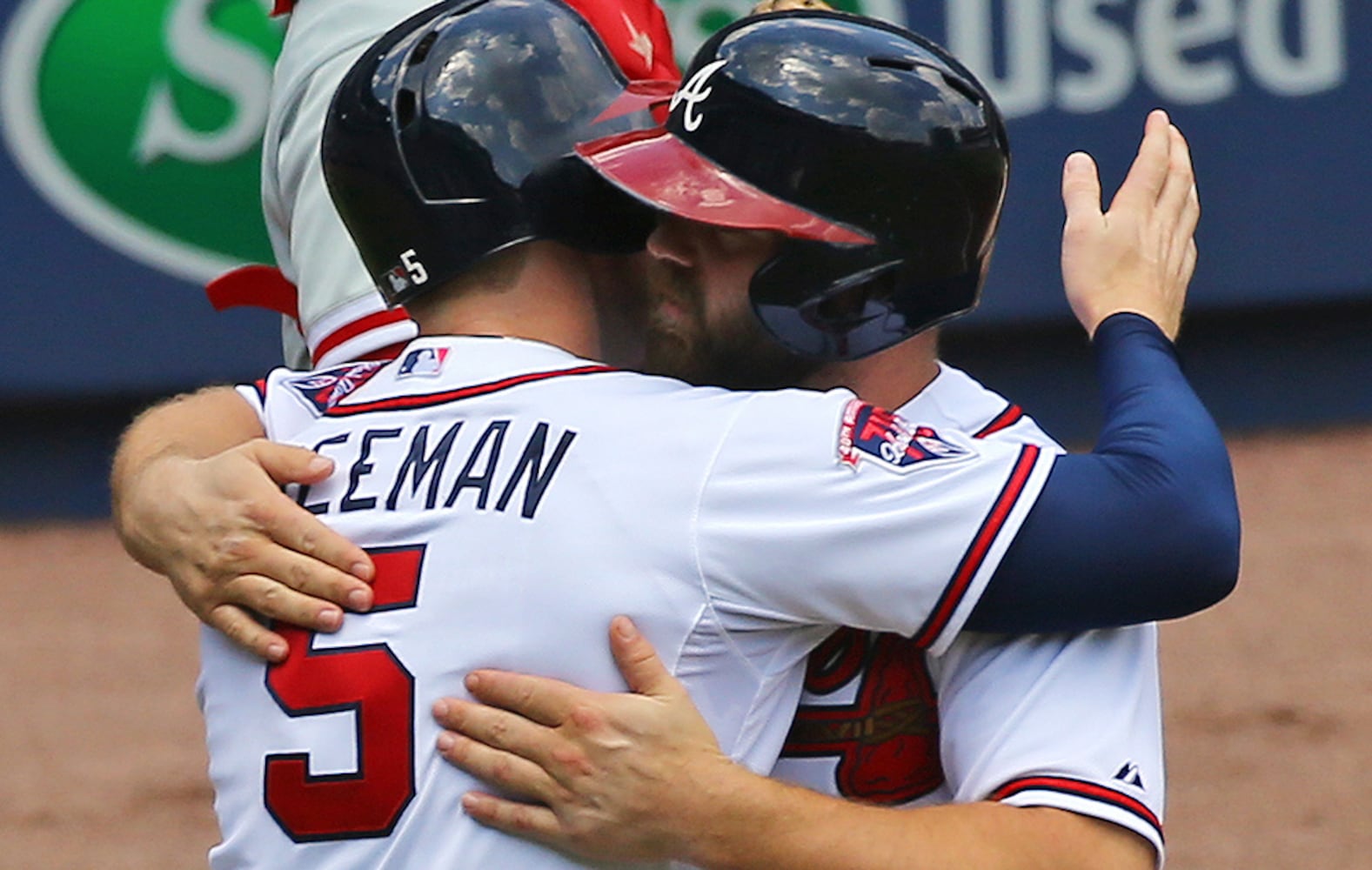 Freddie Freeman hugs