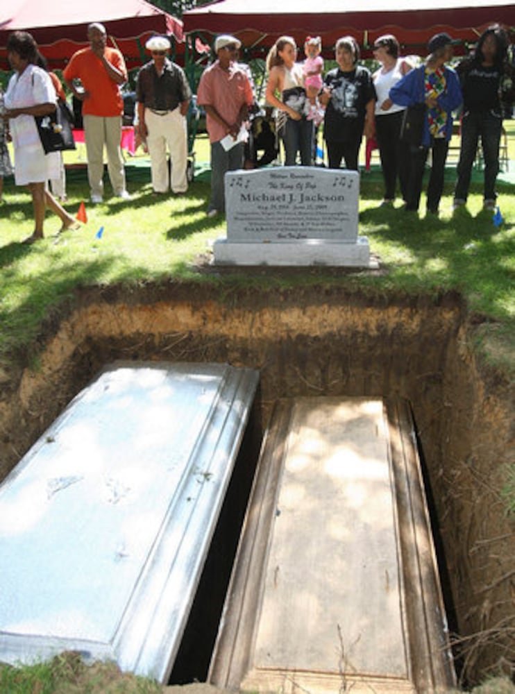 Michael Jackson memorial buried in Detroit