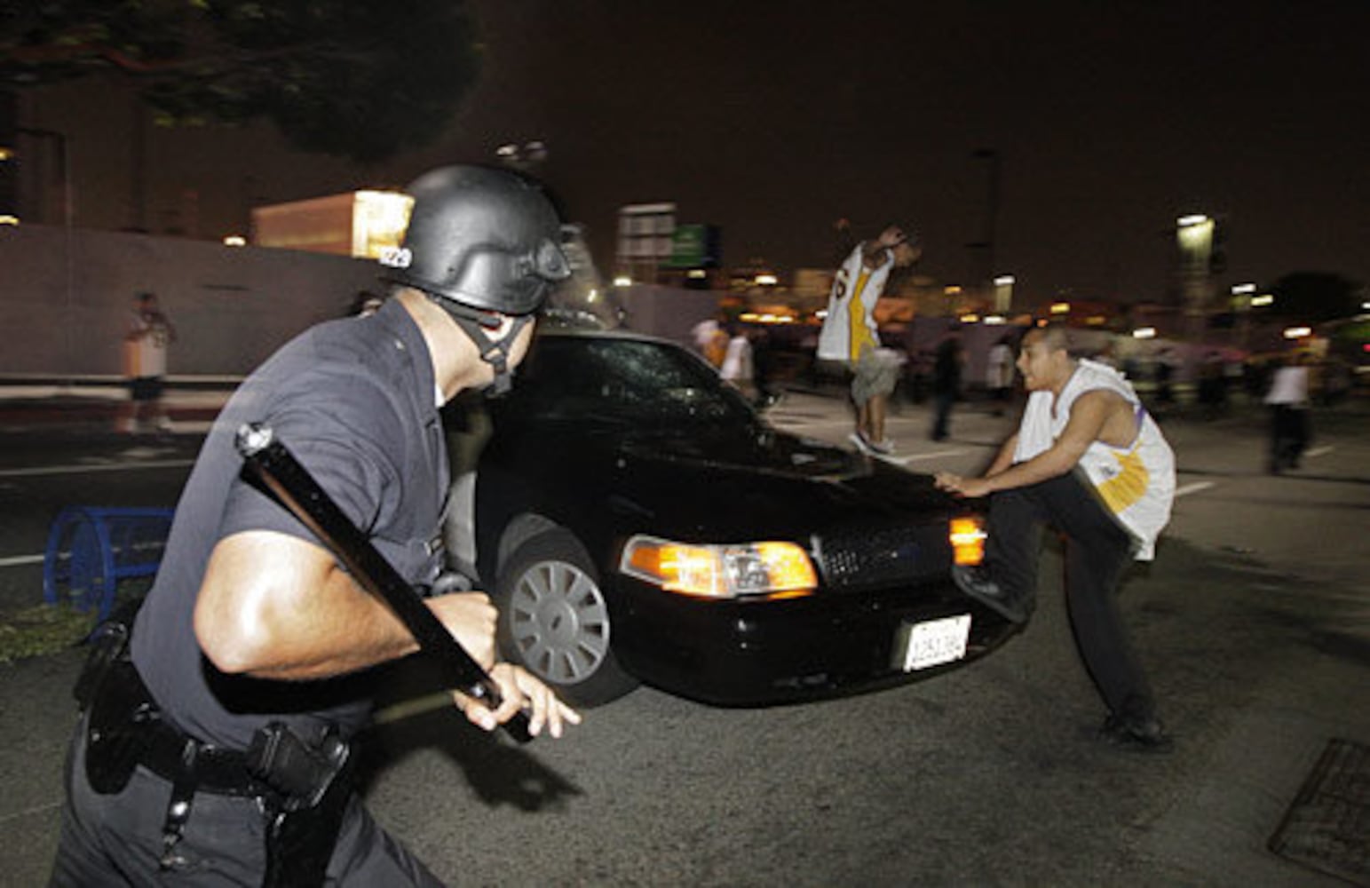 Lakers fans riot in L.A. after NBA title