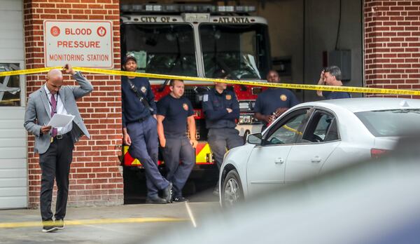 May 6, 2022 Atlanta: Homicide Commander Lt. Ralph Woolfolk (left) works the deadly shooting of a 19-year-old man in southwest Atlanta. (John Spink / John.Spink@ajc.com)

