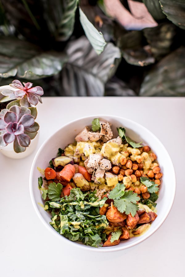 A delicious and nutritious bowl of greens, veggies and chicken served at Upbeet Atlanta. CREDIT: Upbeet Atlanta