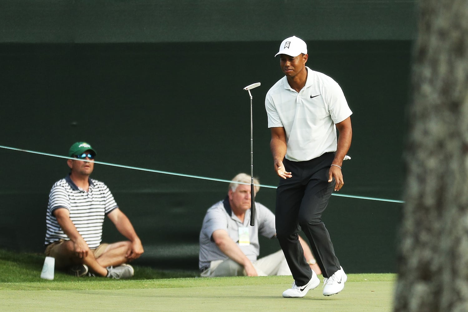 Photos: Tiger Woods’ second round at the Masters