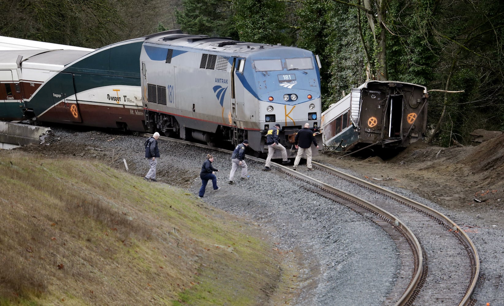 Photos: Amtrak train derails in Washington