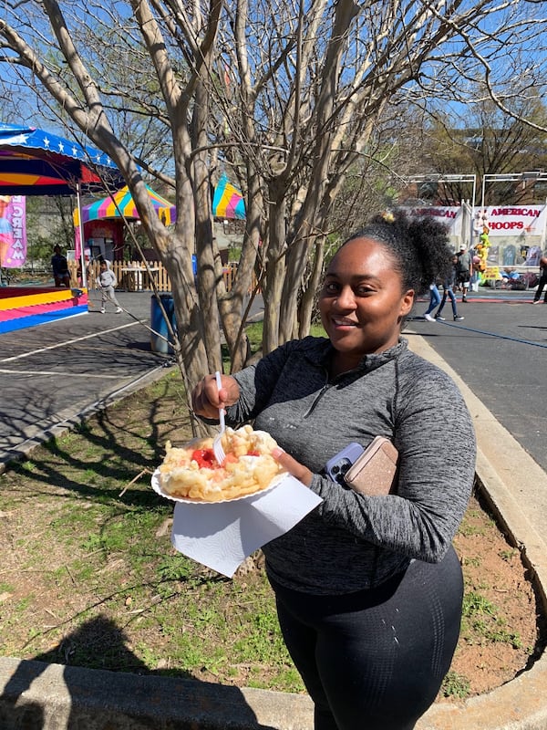 Dniqua Swindell enjoys the funnel cake at the Atlanta Fair. Photo by Grady McGill